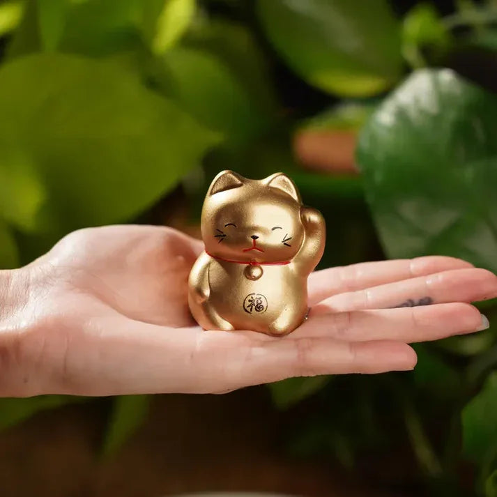 Okimono Gold Maneki Neko - Image 3