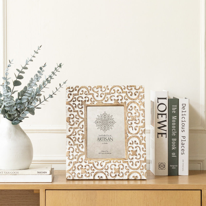 Handcrafted 5x7in 'Quatrefoil' Photoframe 29cm - Image 3
