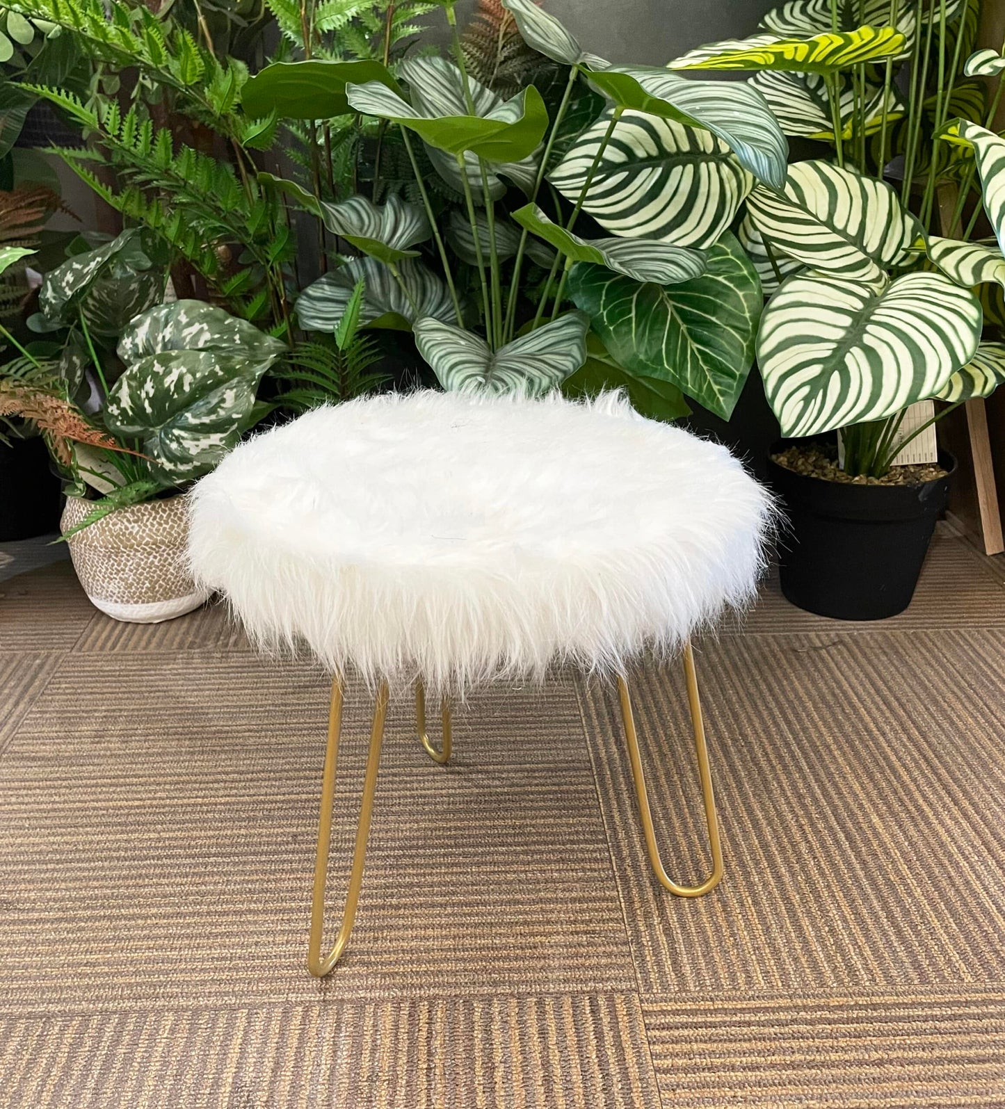 Faux Fur Shaggy White 3 Legged Child Stool / Footstool 30cm - Image 3