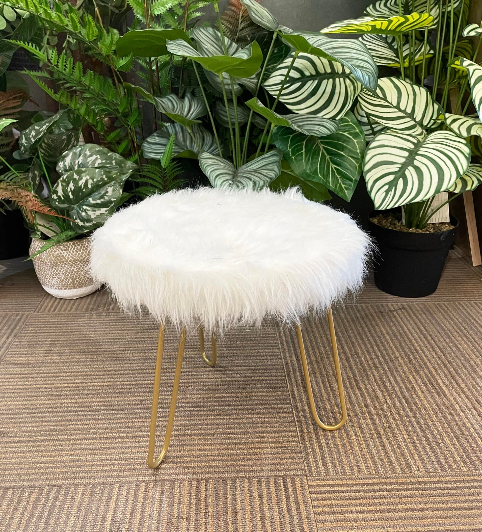 Faux Fur Shaggy White 3 Legged Child Stool / Footstool 30cm - Image 3