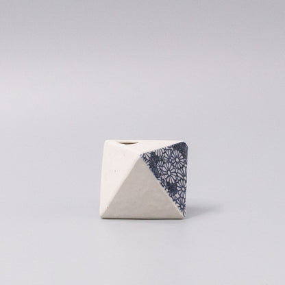 Vase Triangular White Chrysanthemum 130ml