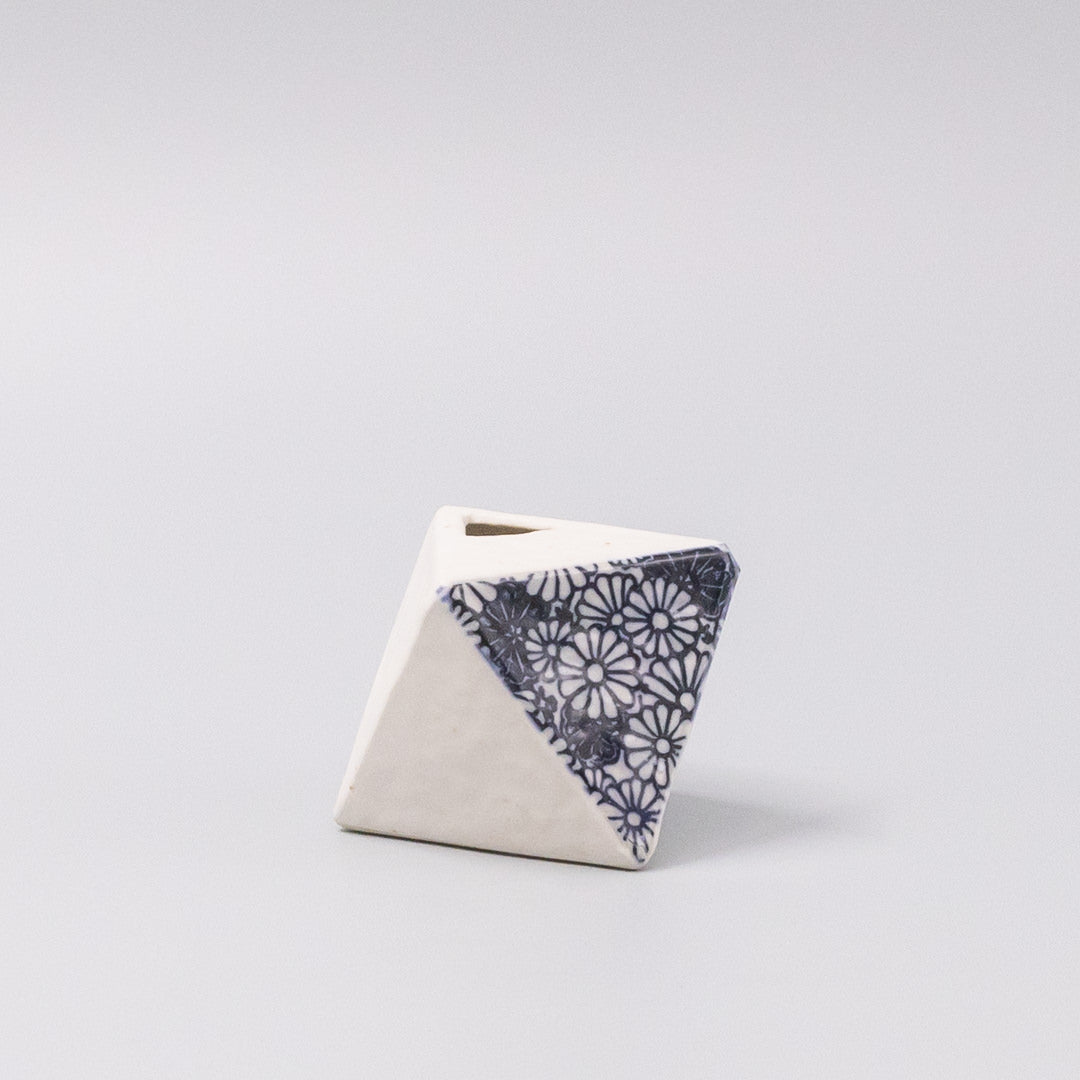Vase Triangular White Chrysanthemum 130ml - Image 3