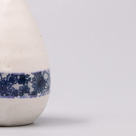 Vase Pinecone 10H White Yuzen - Image 2