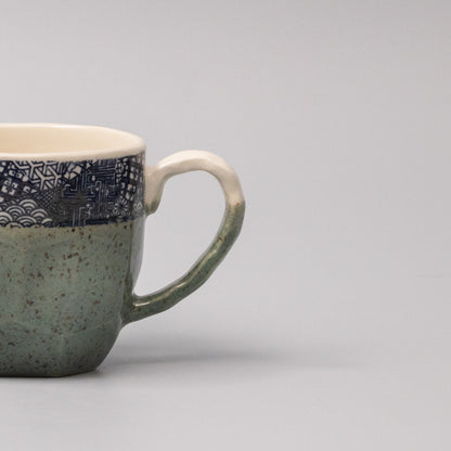 Mug in a Gift Box 260ml Green with Patchwork Band Design - Image 2