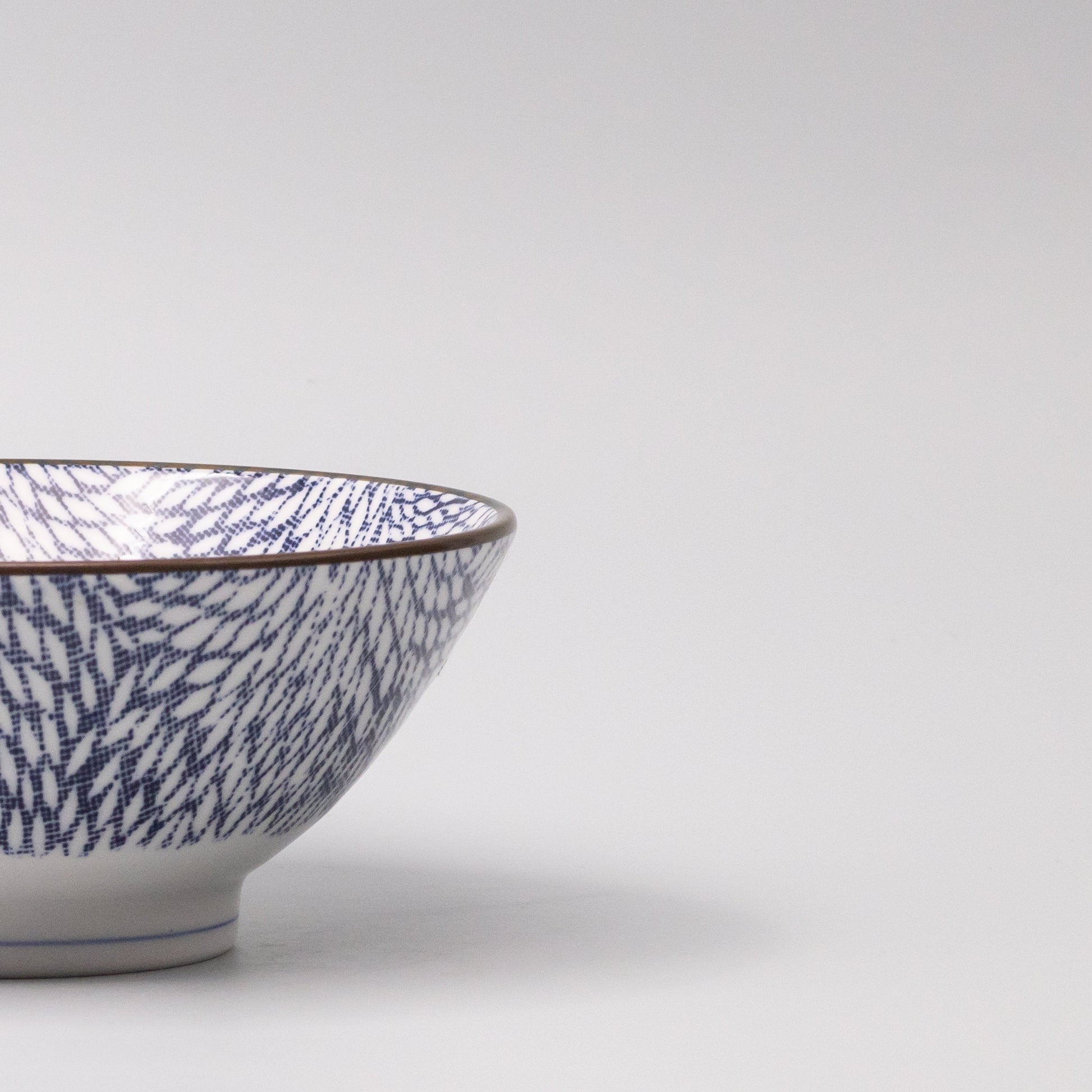Udon Bowl 17.5cm Chrysanthemum Design - Image 2