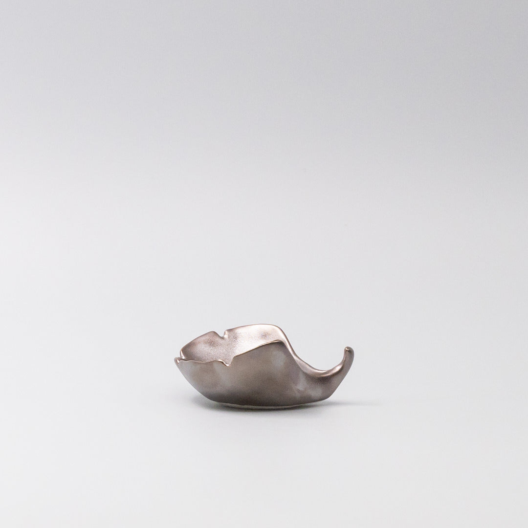 Gingko Leaf Sauce Dish 30ml Metallic Lustre Glaze - Image 4