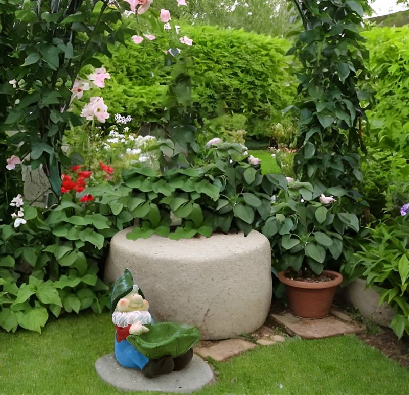Set 2 Gnome w Bird Feeder 34cm - Image 2