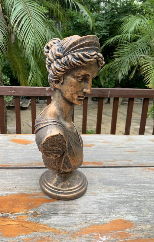 Elizabeth Bust Statue 54cm - Image 2
