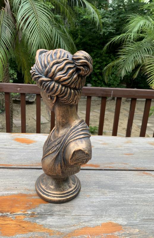 Elizabeth Bust Statue 54cm - Image 3