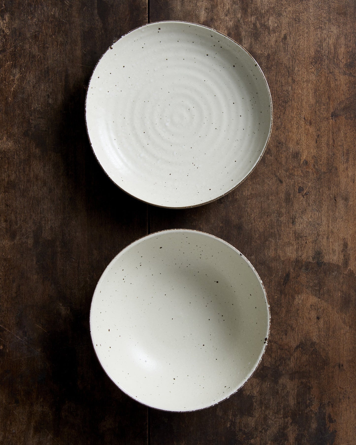 Dinner Plate Organic Shape 23cm Fleck Glaze - Image 5